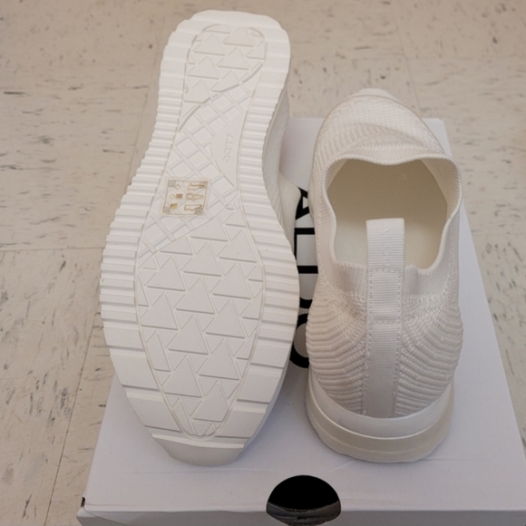 NWOT Aldo White Laceless Sneakers - Picture 5 of 7
